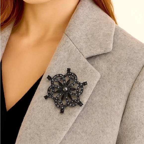 Vintage Black Gem Floral Brooch with Pearl Center – 2” Diameter - Picture 5 of 5